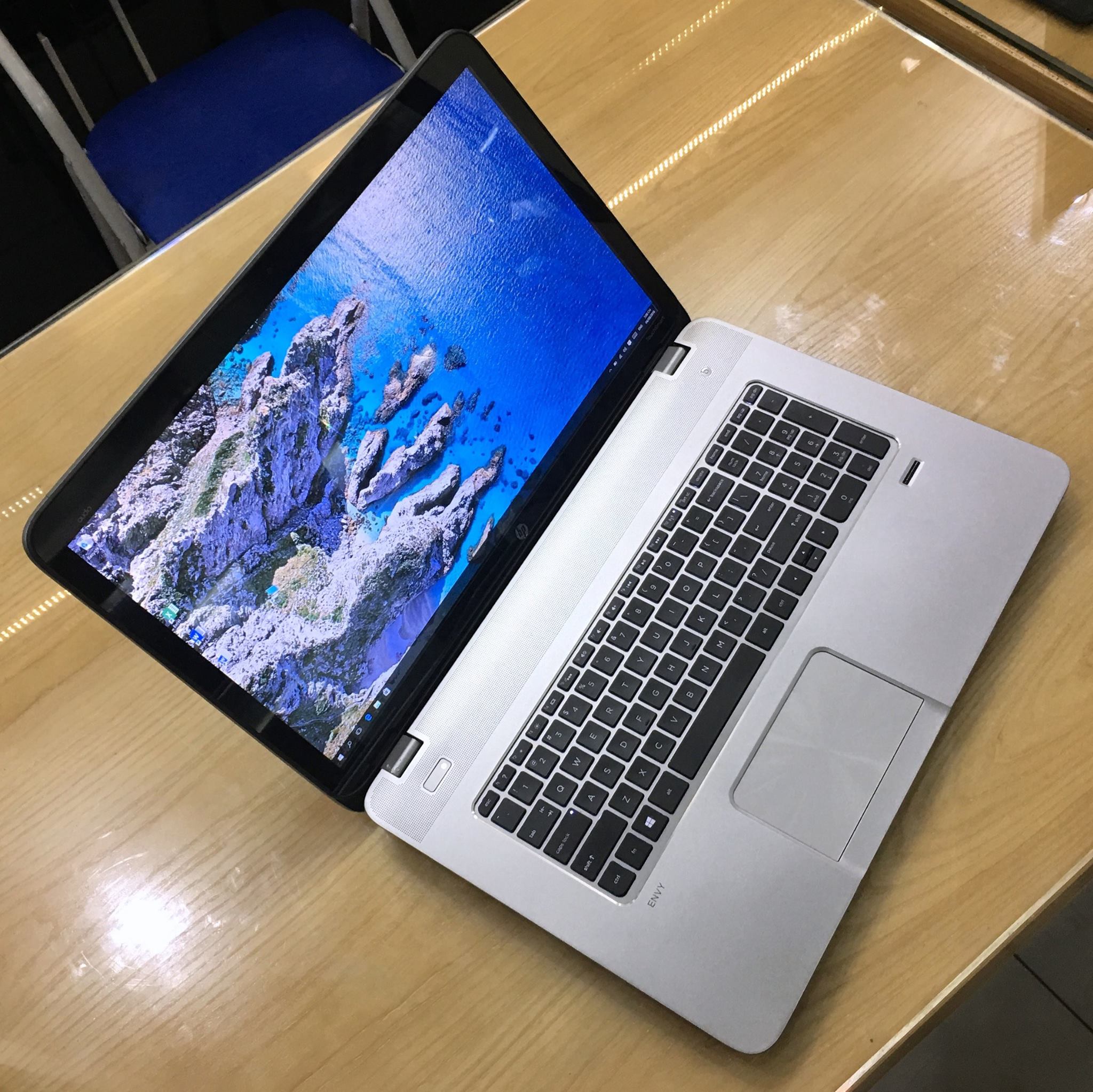 Laptop HP ENVY 17-J037CL-7.jpg